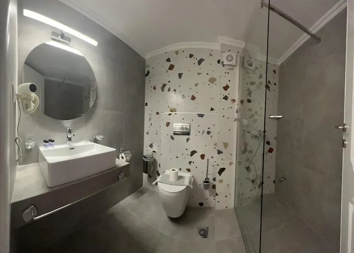 Hotel Ellas 3*