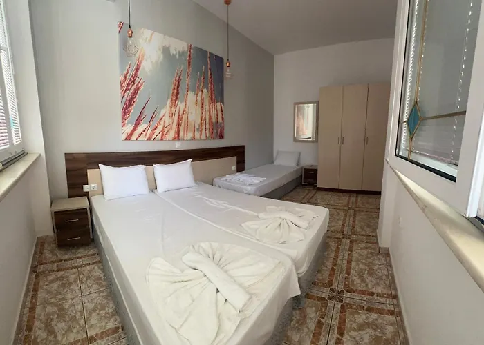 Hotel Ellas 3*