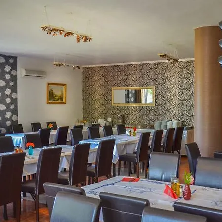 Ellas Hotel 3*